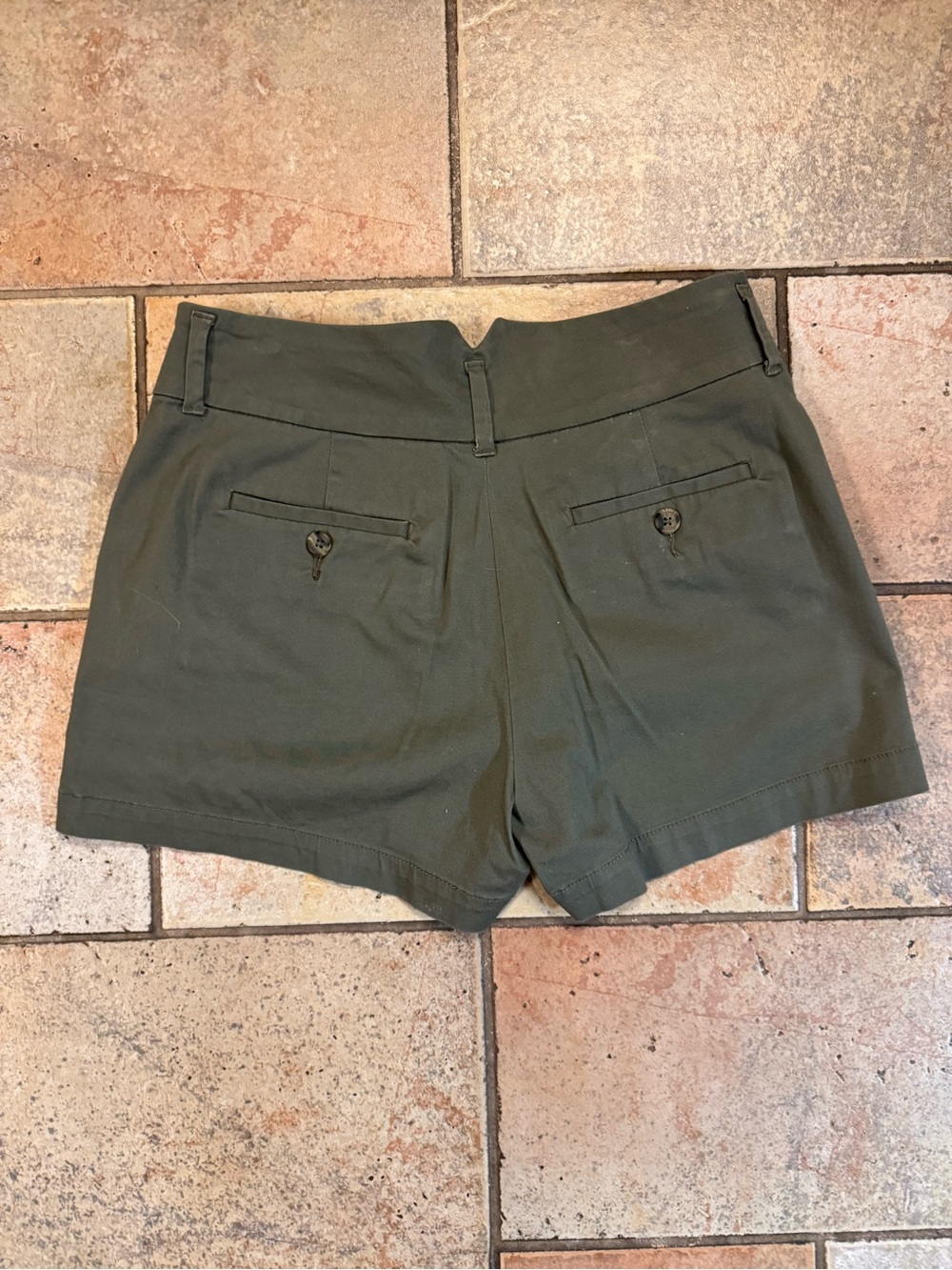 Arizona Jean Co. Women’s Olive Green Pleated Exposed Button Fly Shorts Size 7 - Picture 5 of 5